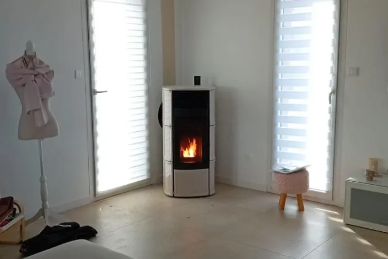 Poêle à granulés programmable Lunaflamme à Vaison-la-Romaine, solution idéale pour les résidences secondaires modernes.