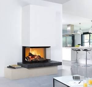 Petit insert bois dans une cheminée traditionnelle rénovée à Nyons