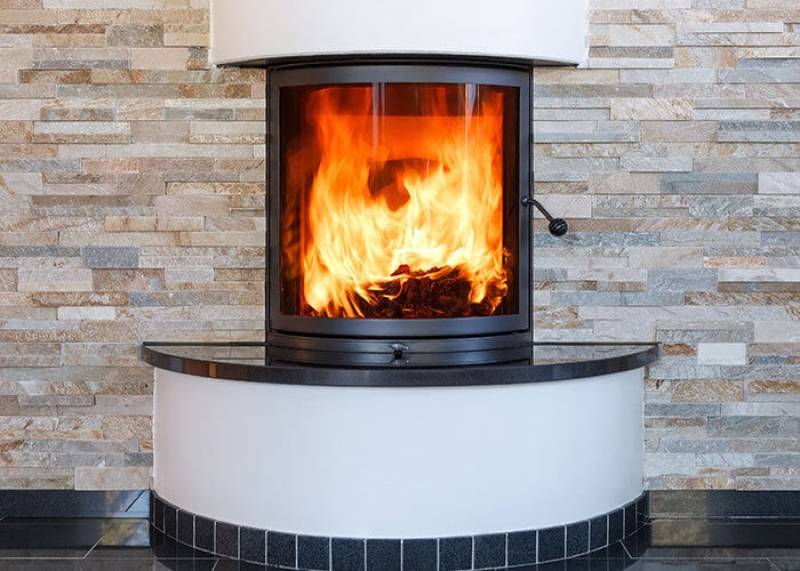 Insert bois scandinave dans une pièce moderne à Carpentras